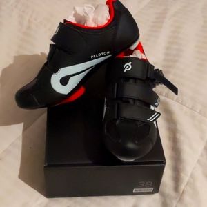 Peloton cycling shoes sz 38 (7/7.5) worn 4 times